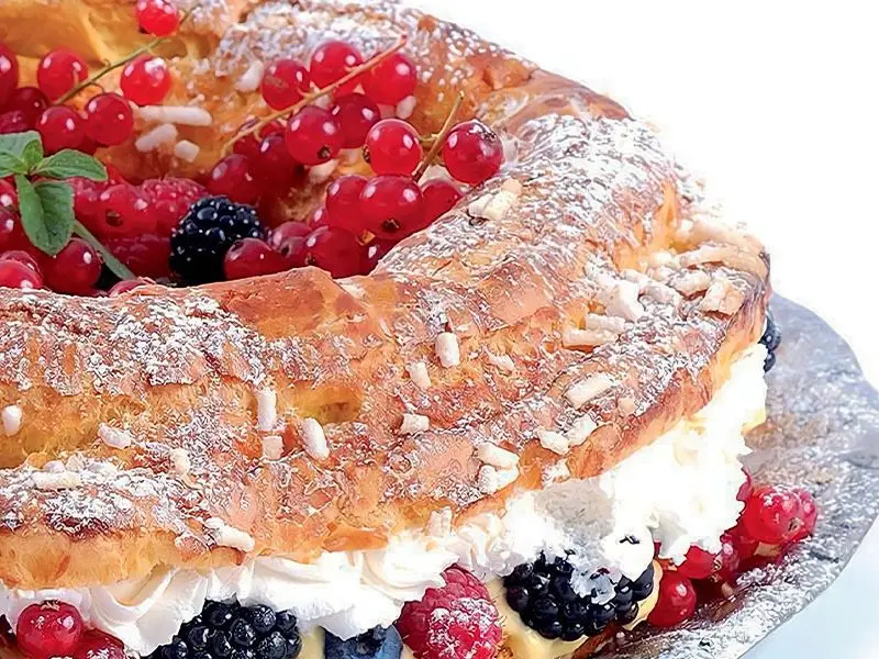 Un Paris-Brest coi frutti rossi
